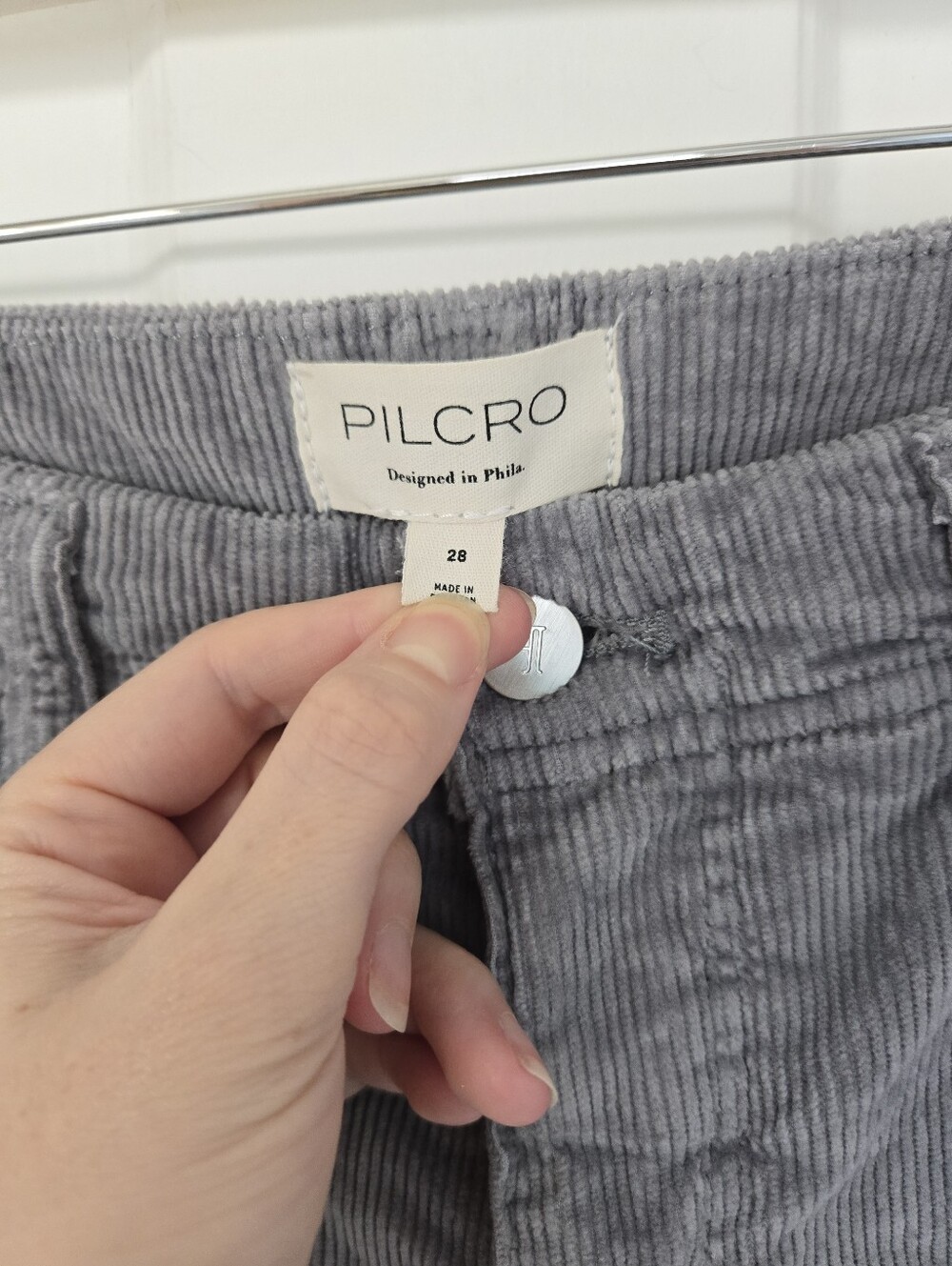 NWT Pilcro The Adi Mid-Rise Frayed Relaxed Flare Pants Corduroy Edition Size 28 - Picture 5 of 11